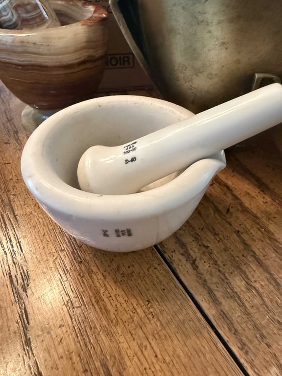 4 SETS OF VTG MORTAR & PESTLE - Image 5