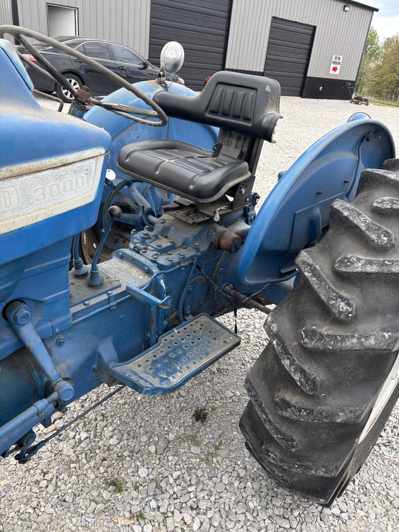 Ford 3000 Diesel - Image 19