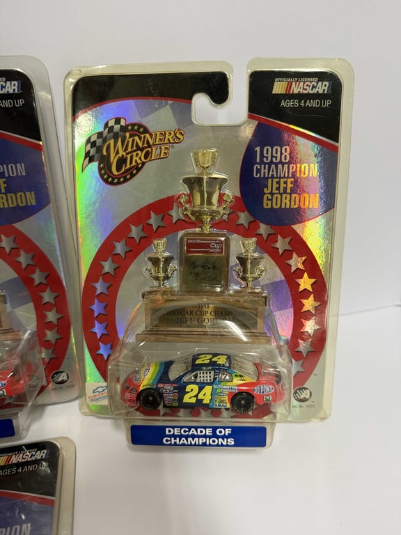 4 WINNERS CIRCLE DECADE OF CHAMPIONS 1:24 JEFF GORDON - Image 4