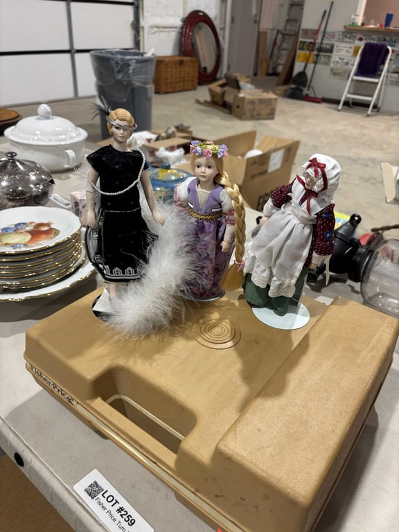 3 Figurines