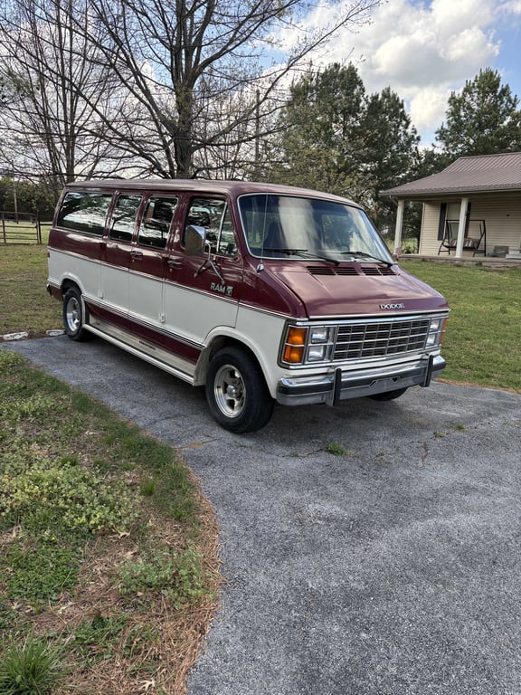 1985 Dodge Ram Wagon - Image 3