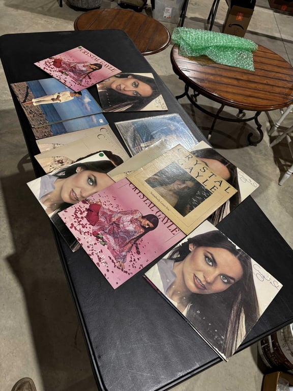 16 Crystal Gayle Albums