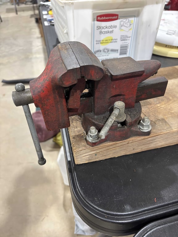 Vise - Image 2