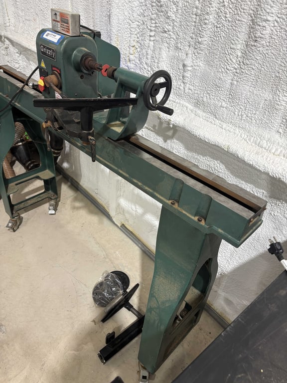 Grizzly Industrial Variable Speed Wood Lathe - Image 3