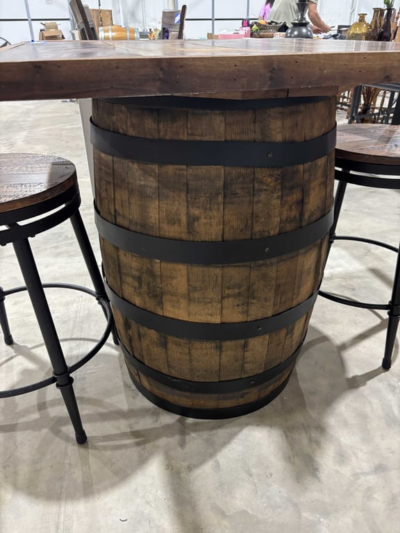 Whiskey barrel table and chairs - Image 5
