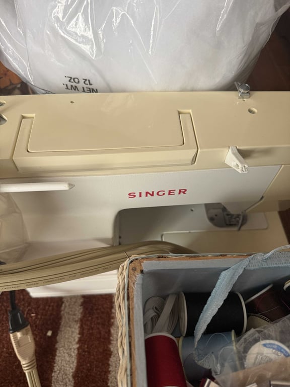 GROUPING SEWIMG ITEMS & SINGER SEWING MACHINE - Image 3