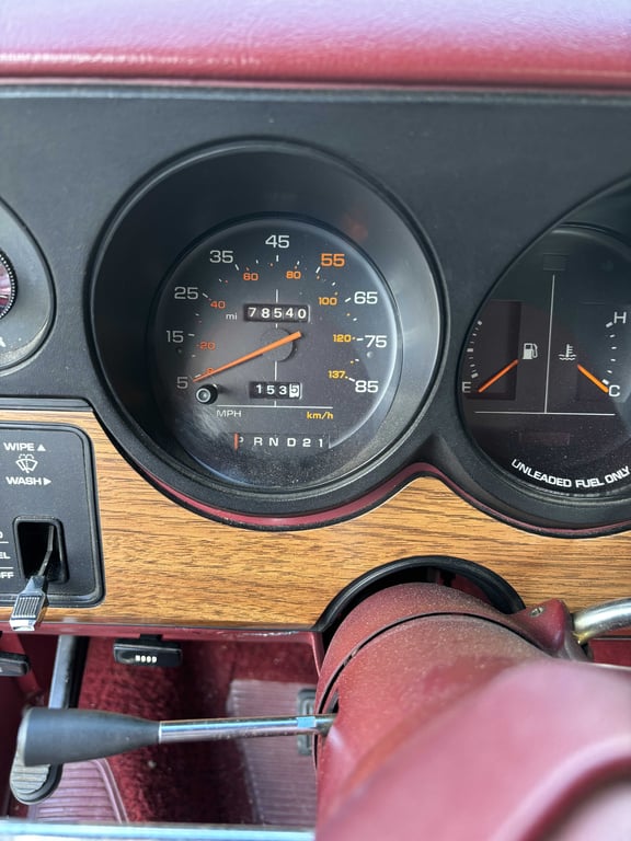 1985 Dodge Ram Wagon - Image 12