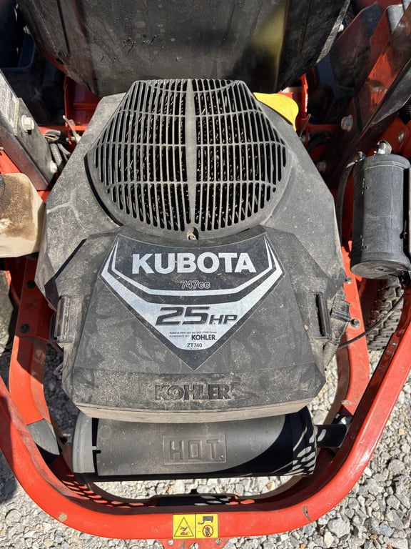 Kubota Z125S Zero Turn Mower - Image 4