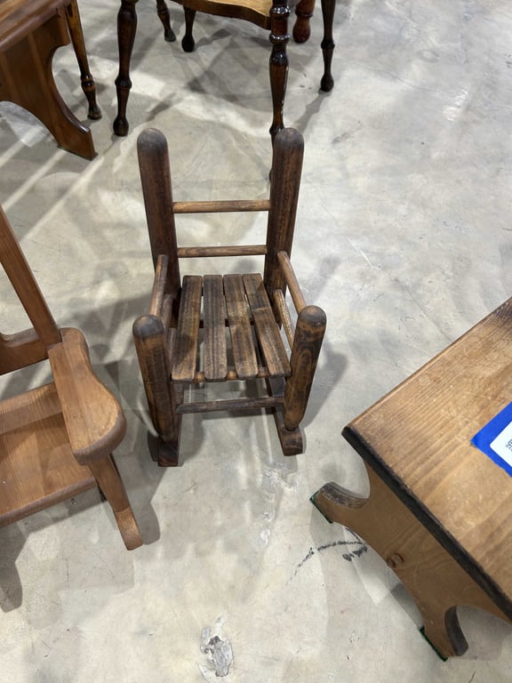 3 small wooden chairs (doll size) - Image 3