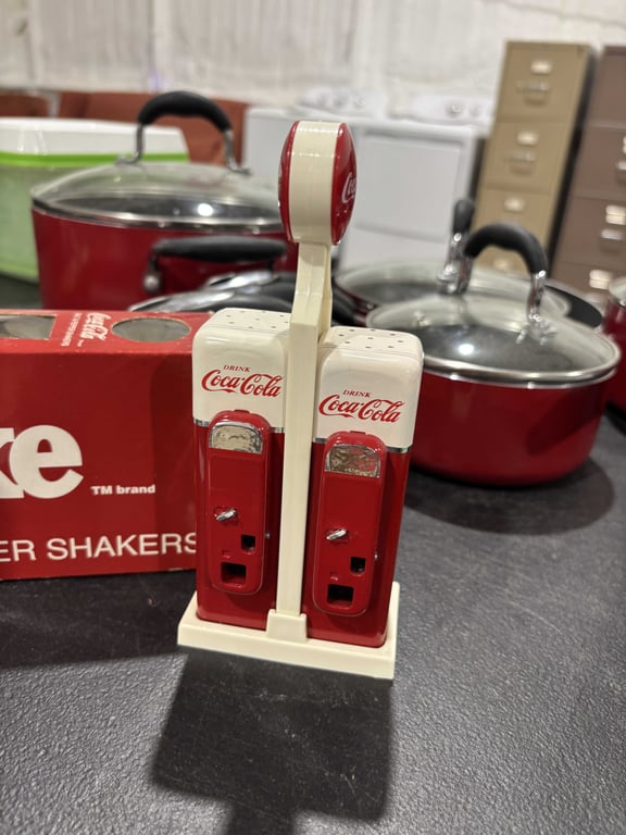 Coke salt & pepper shakers - Image 2