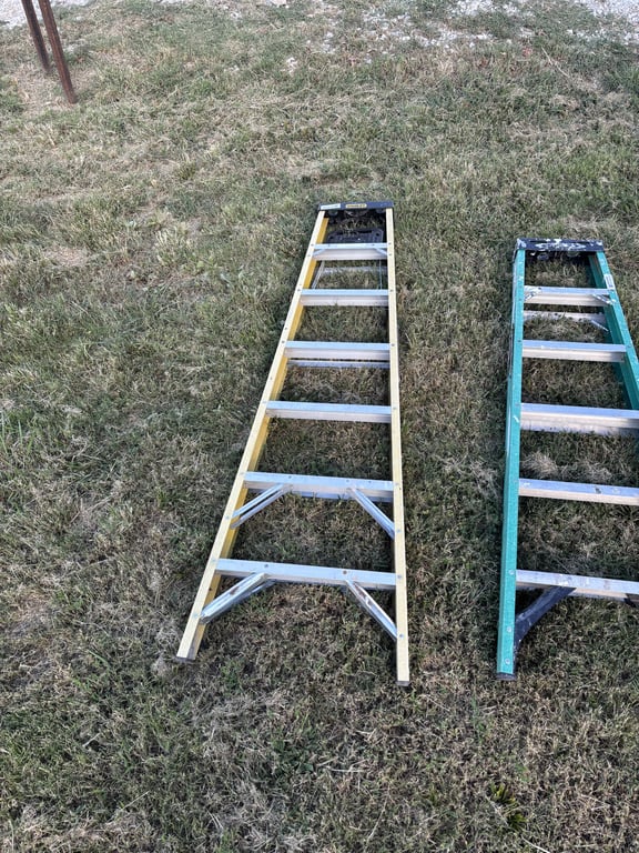 Stanley 7' fiberglass ladder