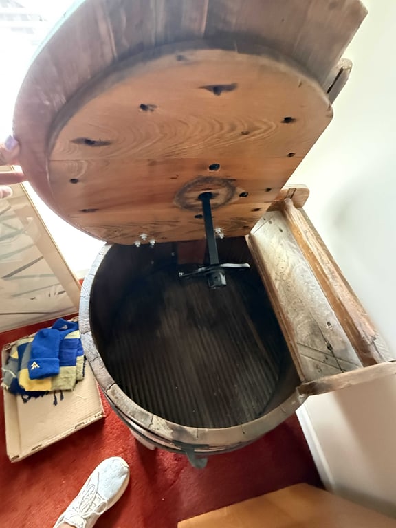 1900'S WOODEN BARREL HAND-CRANK WASHNG MACHINE - Image 3