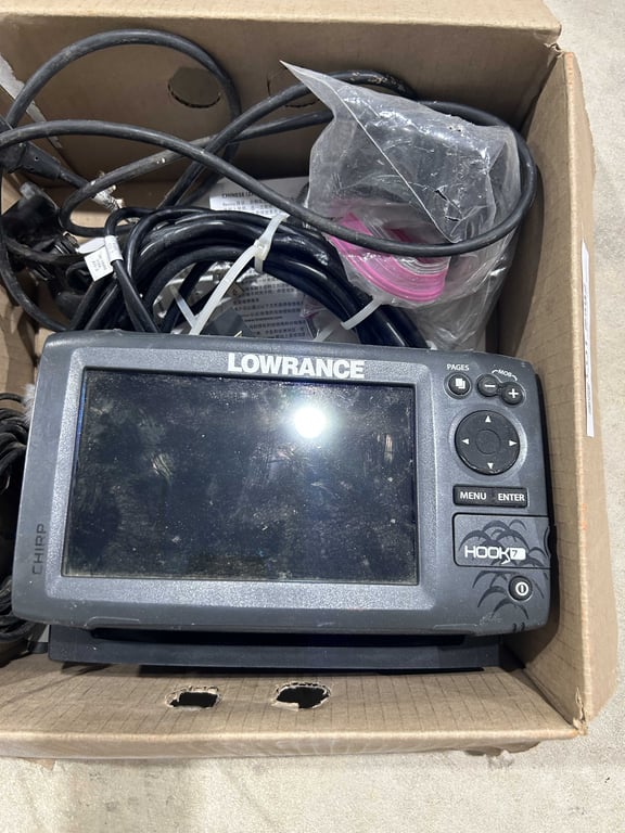 Lowrance depth and fish finder - Image 2