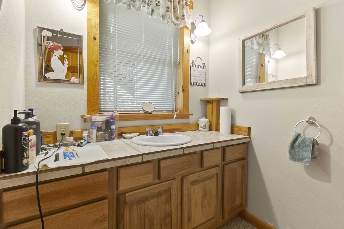 3 bed 3 bath home on 26.19 acres - Image 41