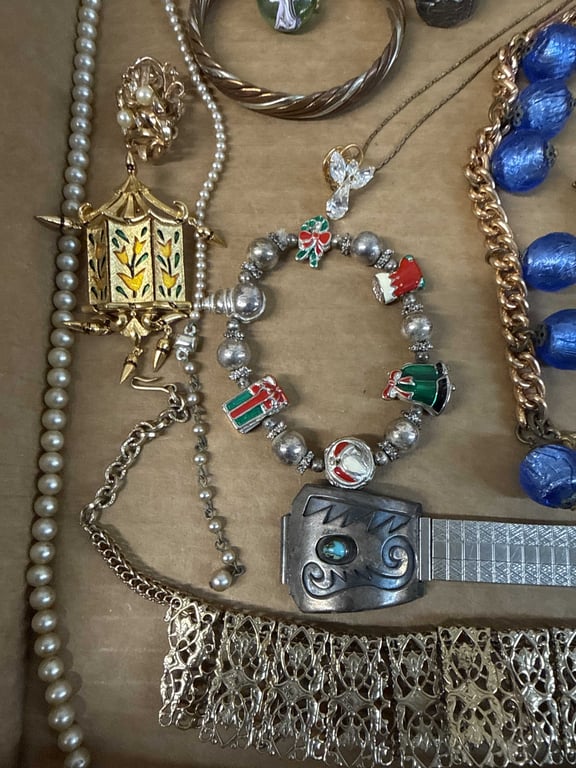 Costumes Jewelry Assortment - Image 2