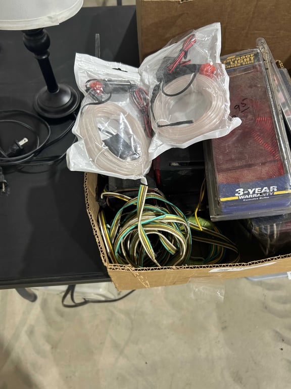 Box of universal trailer light kit, wire, etc - Image 3