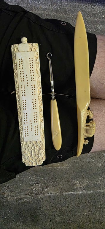 3 PCS IVORY COLLECTIBLES