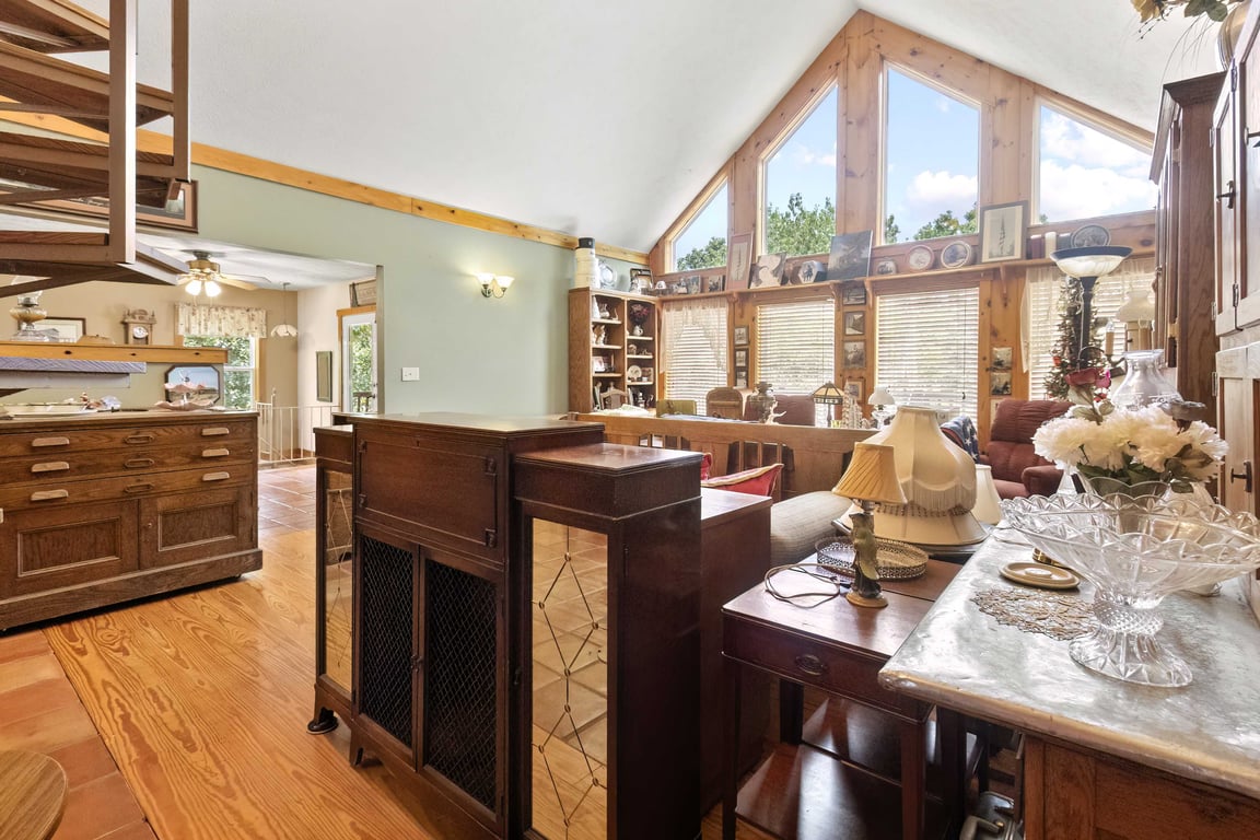 3 bed 3 bath home on 26.19 acres - Image 32