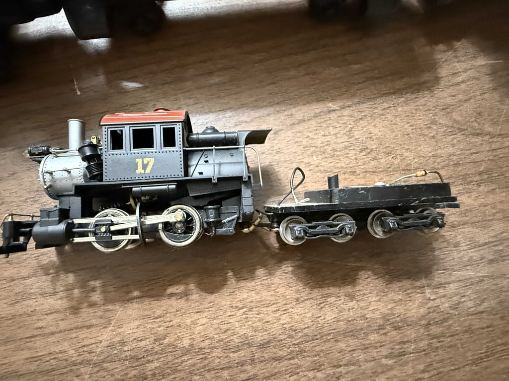 ASST. OF HO SCALE TRAINS & TRACK PIECES - Image 2