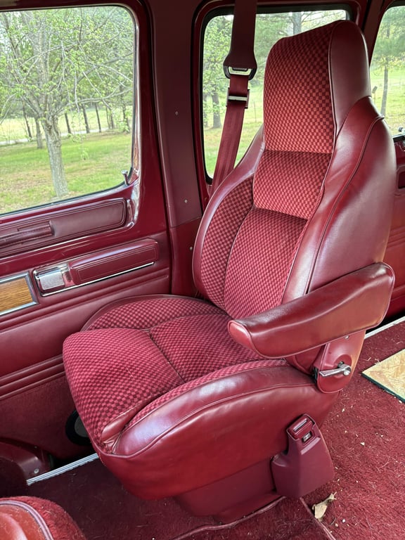 1985 Dodge Ram Wagon - Image 8