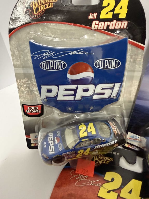5 - WINNERS CIRCLE JEFF GORDON CARS W/HOOD MAGNETS - Image 2