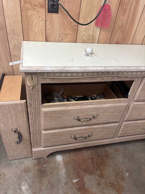6 drawer dresser and contents - Image 2