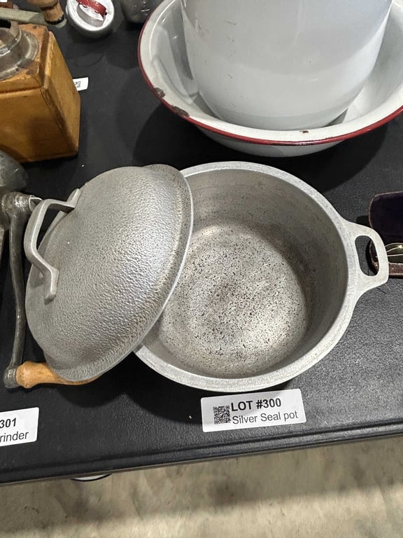 Silver Seal pot - Image 2