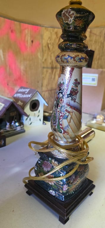 PAIR HAND-PAINTED ROYAL SATSUMA PORCELAIN LAMPS - Image 3