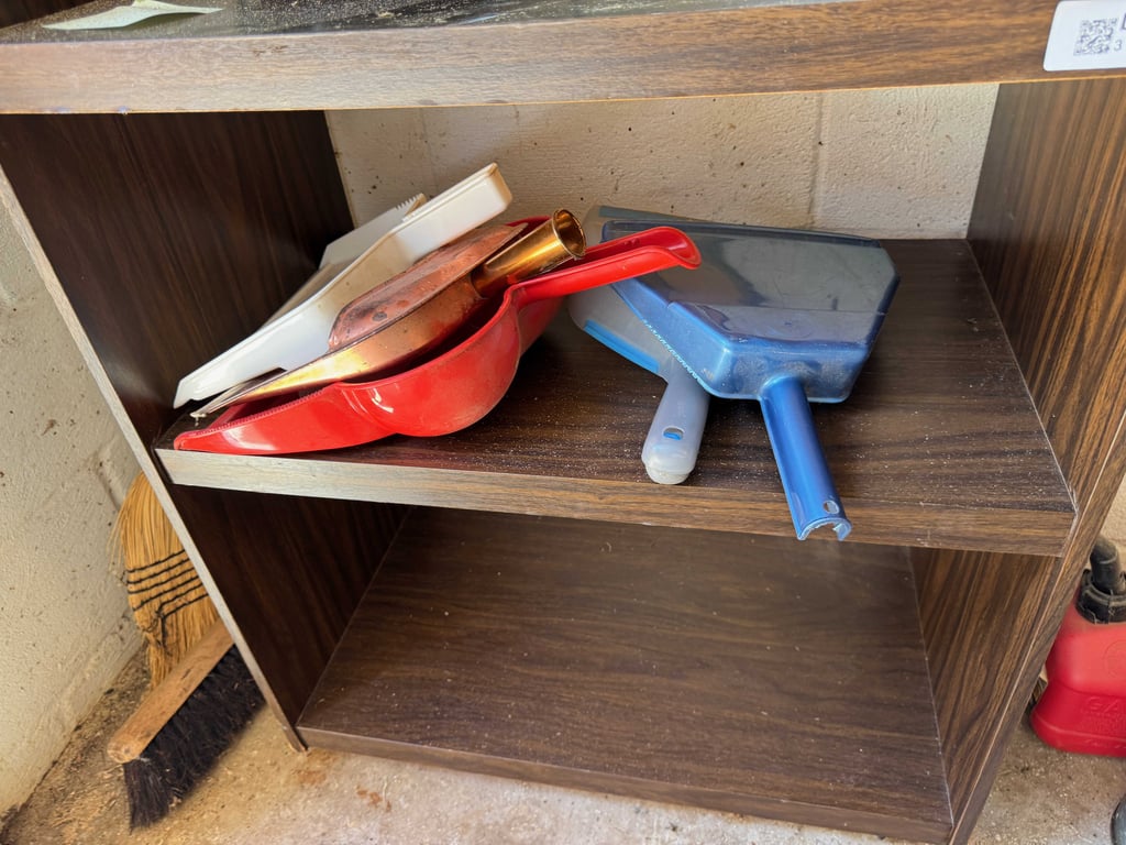 Brooms and dustpans - Image 2