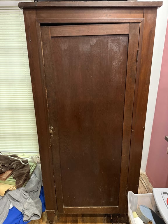 ANTIQUE SINGLE DOOR WARDROBE