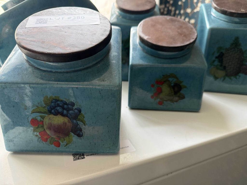 VTG HYALYN POTTERY CANISTER SET (ONE MISSING LID) - Image 4