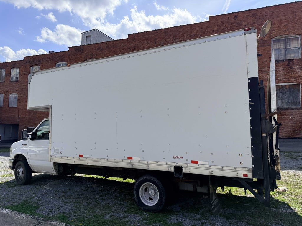 2013 FORD F-450 16 FT BOX TRUCK - Image 2