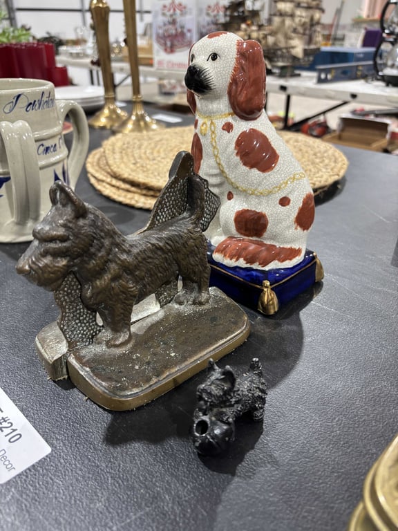4 Pieces of Dog Decor - Image 3