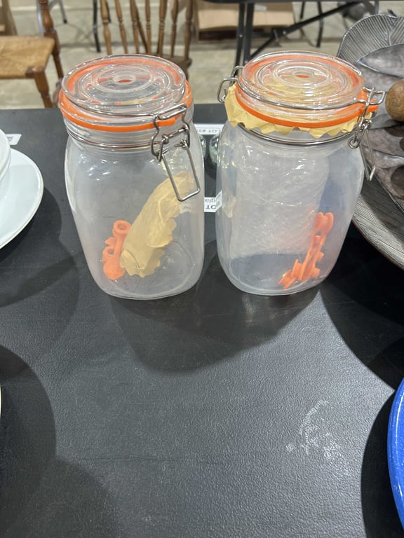 2 glass jugs - Image 2