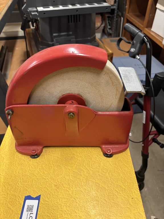 Makeship grinder out of old sewing table - Image 4