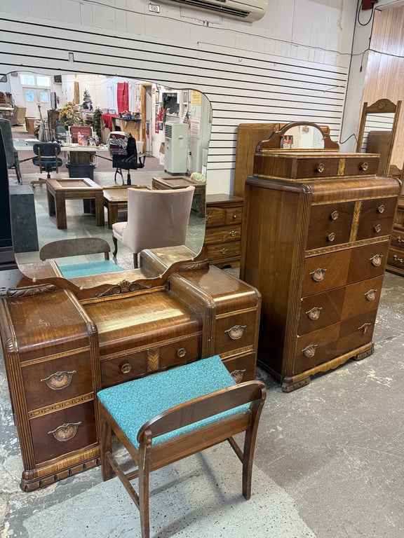 2 PC WATERFALL DRESSER & CHEST OF DRAWER