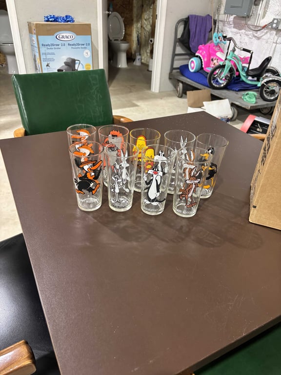 9 pc Pepsi Looney Tunes glasses