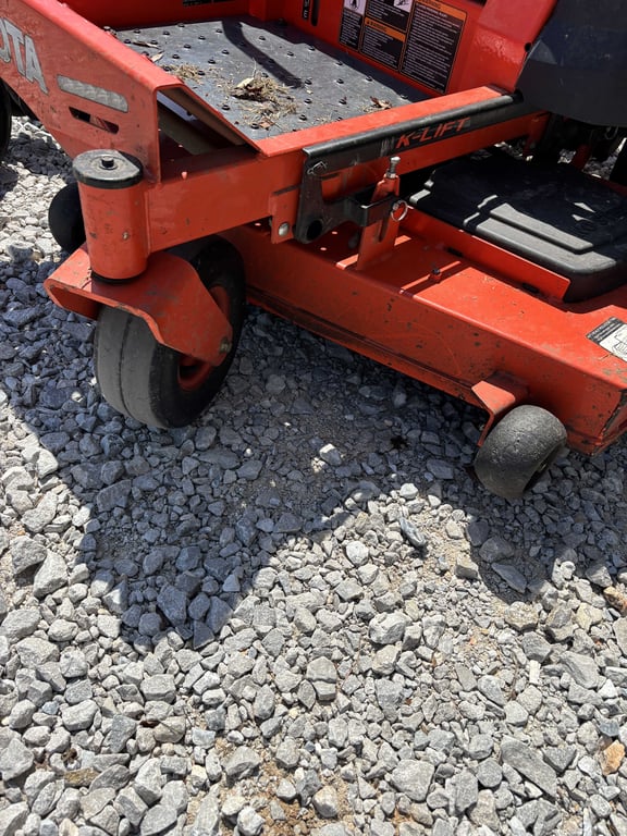 Kubota Z125S Zero Turn Mower - Image 12