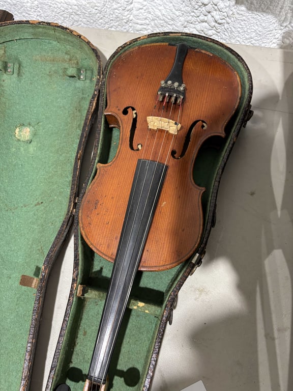 Vintage Fiddle and Green Case - Image 2