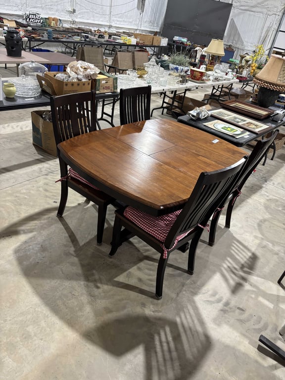 Dining Table and 4 Chairs