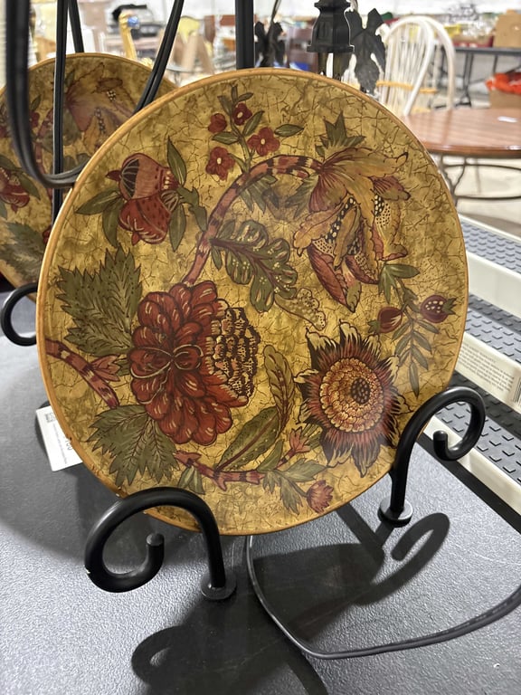 2 Raymond Waites Lamps and Decorative Plates - Image 2