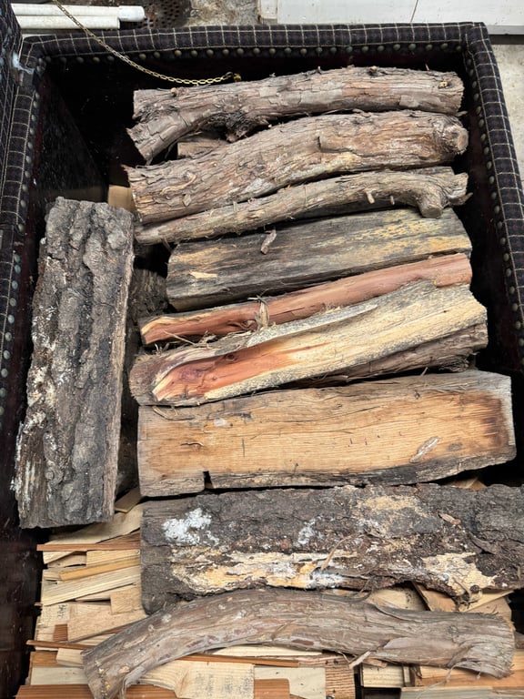 Ottoman full of firewood - Image 4