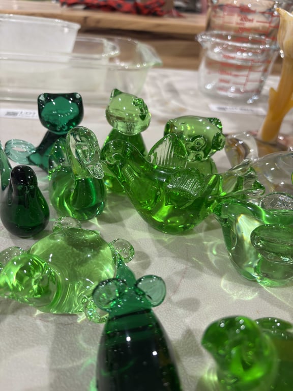 Green glass figures - Image 5