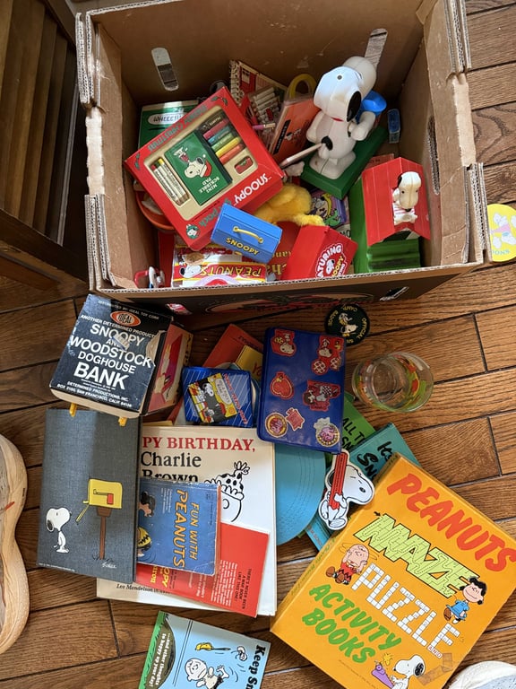LG ASSORTMENT OF VTG SNOOPY COLLECTIBLES