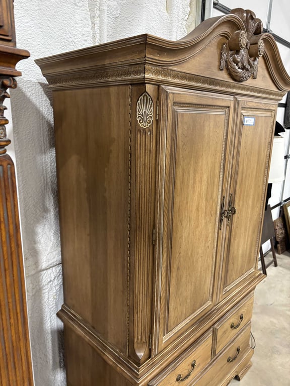 Lexington Queen French Country Style Armoire - Image 4
