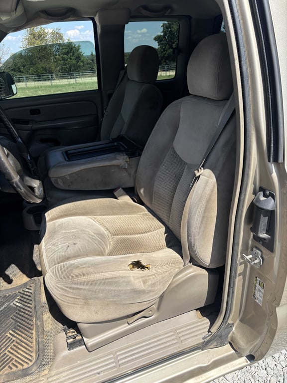 2004 Chevy 3500 4WD - Image 20