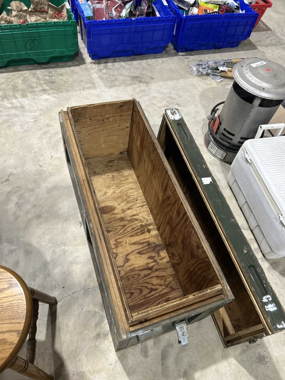 Vintage chest  - Image 3