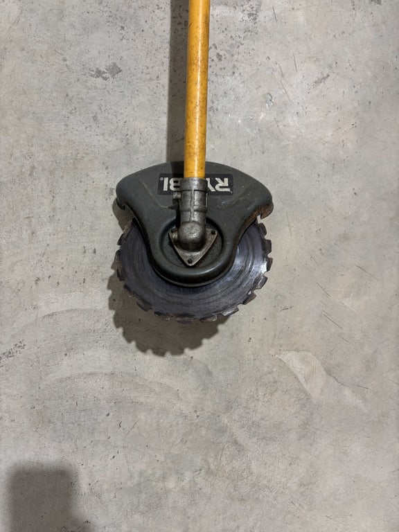 Ryobi trimmer with cutter blade - Image 2