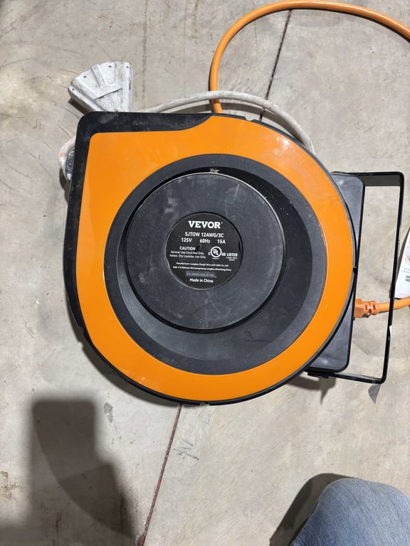 Vevor 65' retractable extension cord - Image 2