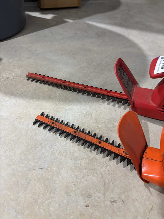 2 electric hedge trimmers - Image 3